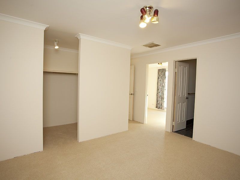 16 Borah Court, Caversham WA 6055