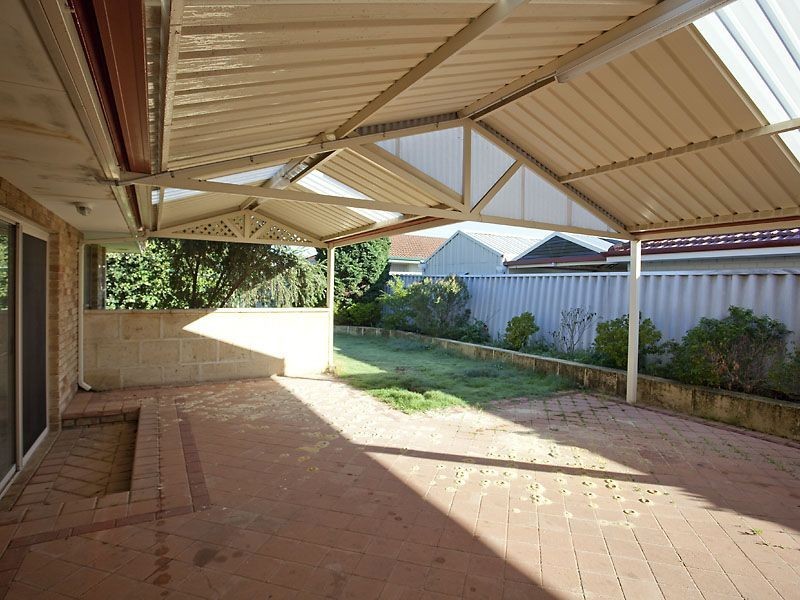16 Borah Court, Caversham WA 6055