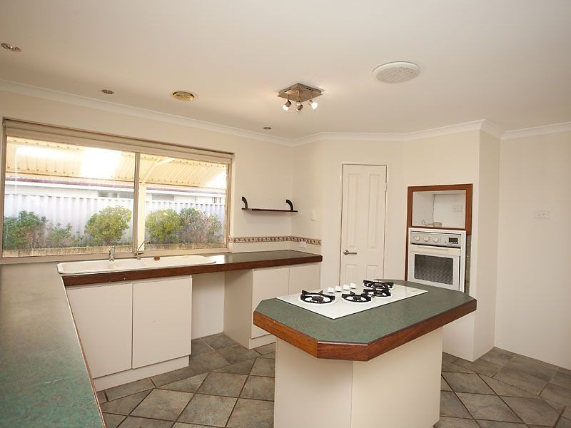 16 Borah Court, Caversham WA 6055