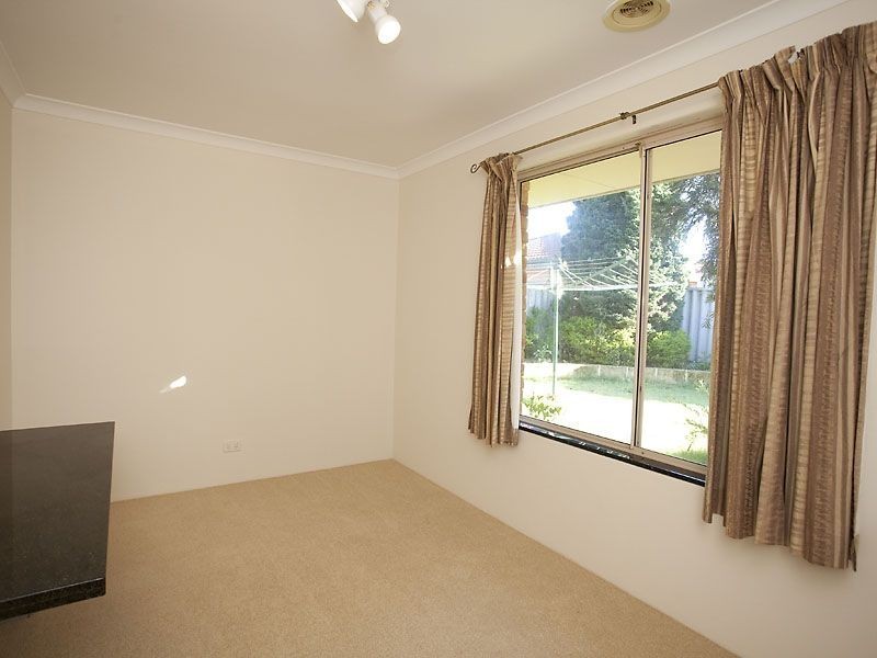 16 Borah Court, Caversham WA 6055