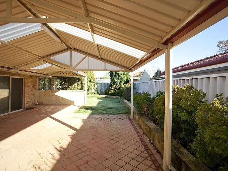 16 Borah Court, Caversham WA 6055