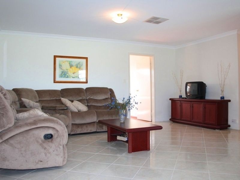 17 Oldham Pass, High Wycombe WA 6057