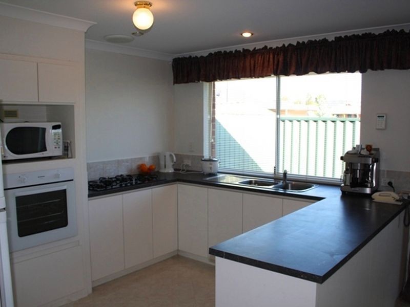 17 Oldham Pass, High Wycombe WA 6057