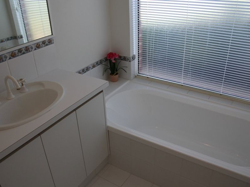 17 Oldham Pass, High Wycombe WA 6057