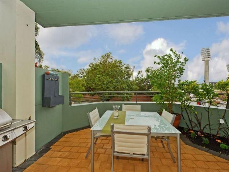 2/14 Waterloo Crescent, East Perth WA 6004