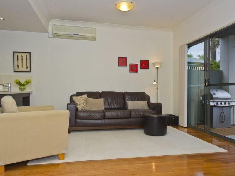 2/14 Waterloo Crescent, East Perth WA 6004