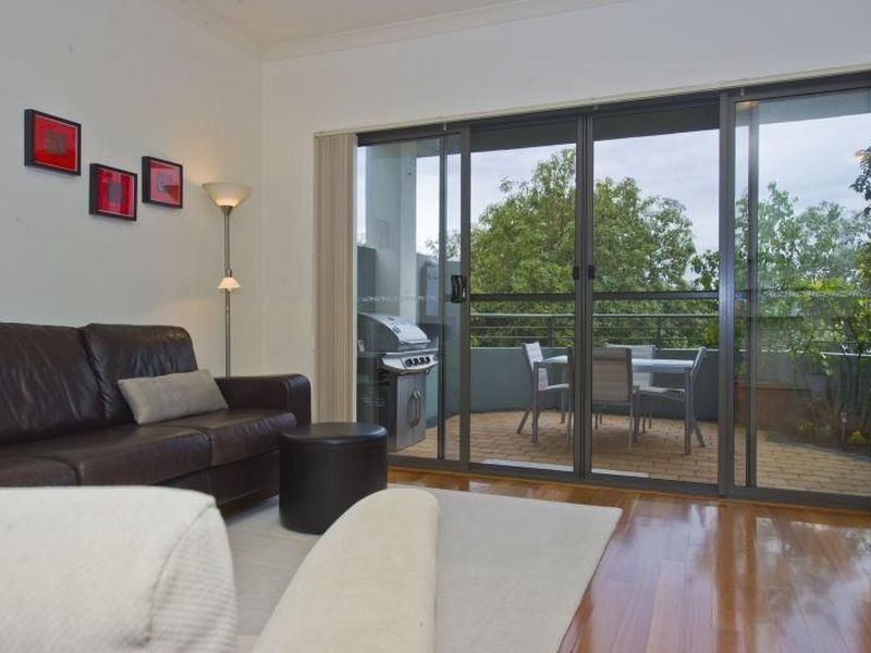 2/14 Waterloo Crescent, East Perth WA 6004