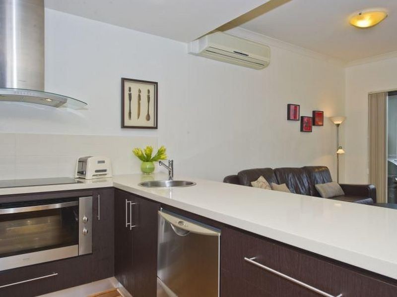 2/14 Waterloo Crescent, East Perth WA 6004