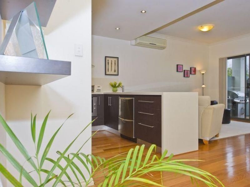 2/14 Waterloo Crescent, East Perth WA 6004