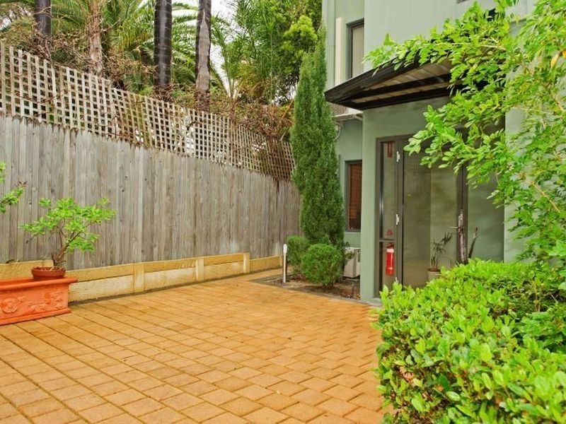 2/14 Waterloo Crescent, East Perth WA 6004