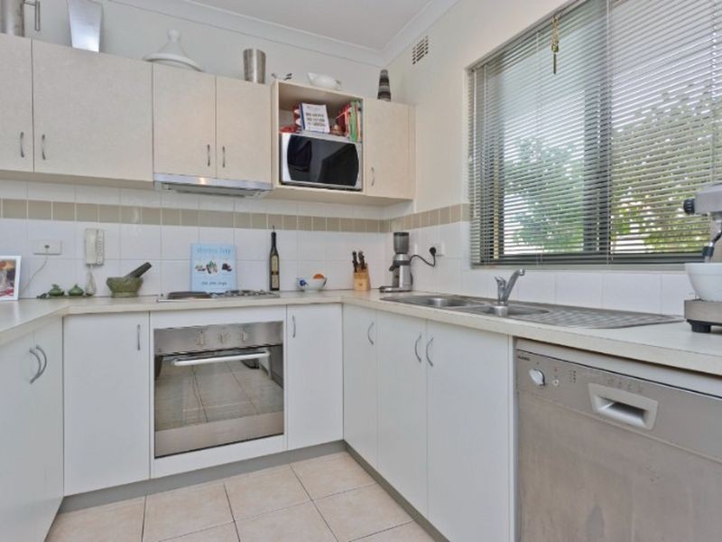 2/42 Kinsella Street, Joondanna WA 6060