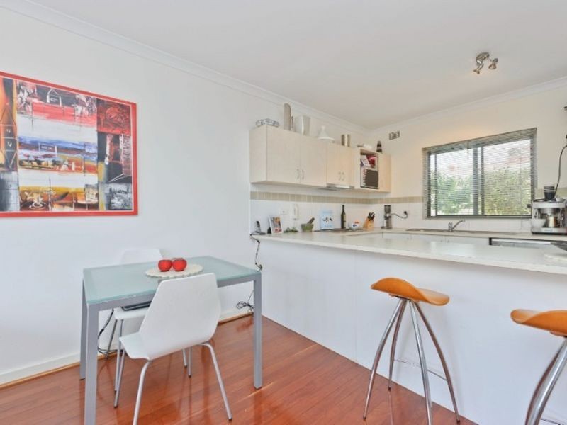 2/42 Kinsella Street, Joondanna WA 6060