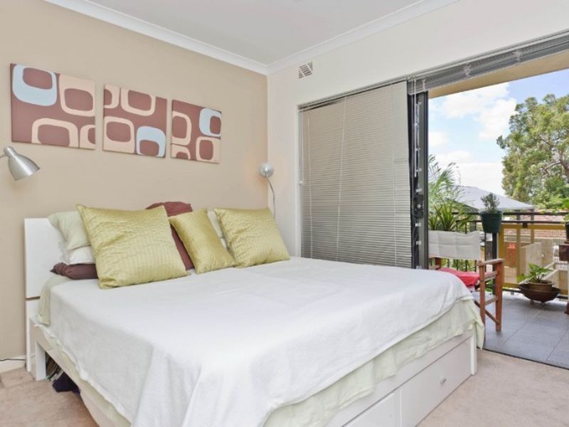 2/42 Kinsella Street, Joondanna WA 6060