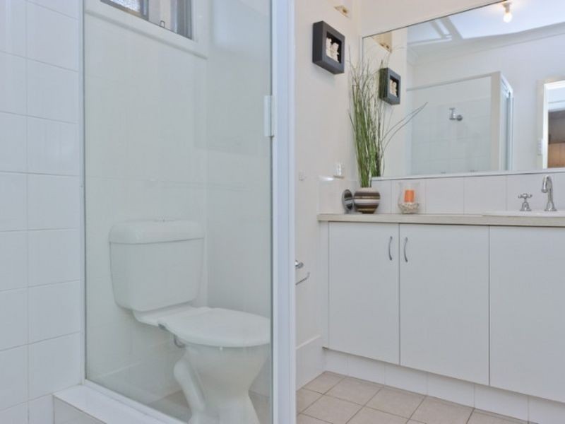 2/42 Kinsella Street, Joondanna WA 6060