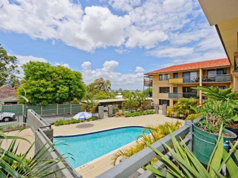 2/42 Kinsella Street, Joondanna WA 6060