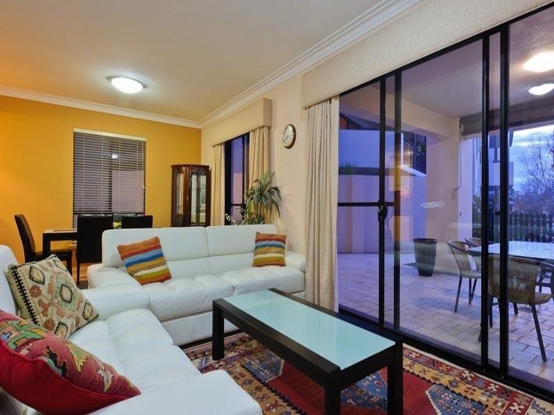 4/25 Haig Park Circle, East Perth WA 6004