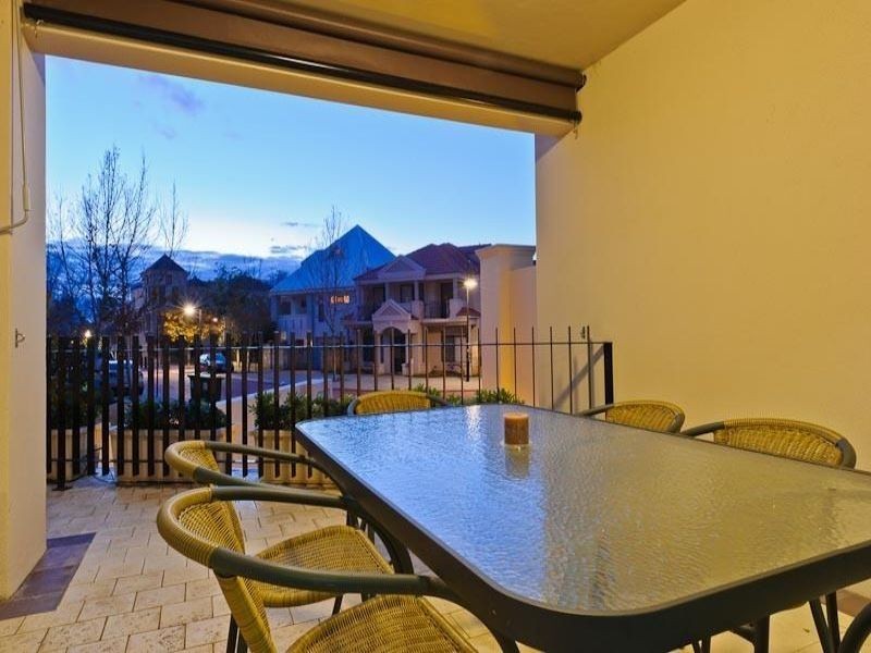 4/25 Haig Park Circle, East Perth WA 6004