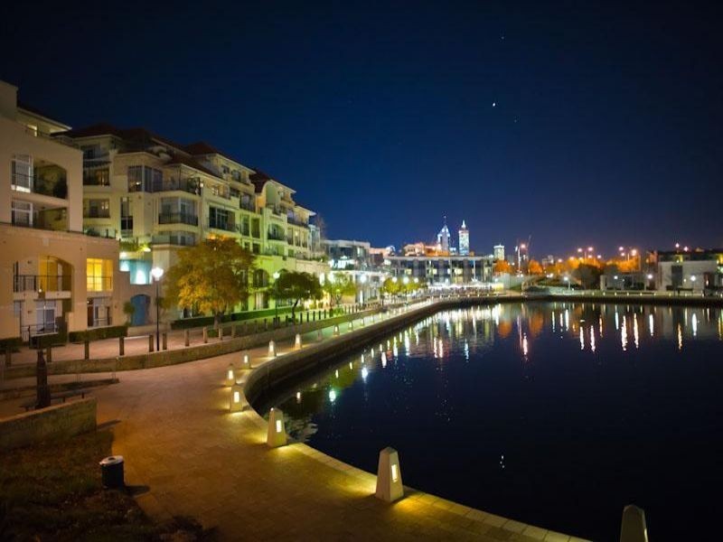 4/25 Haig Park Circle, East Perth WA 6004