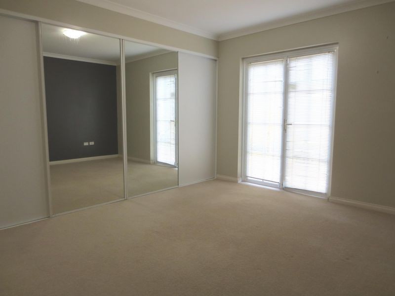 4/2 Henry Lawson Walk, East Perth WA 6004