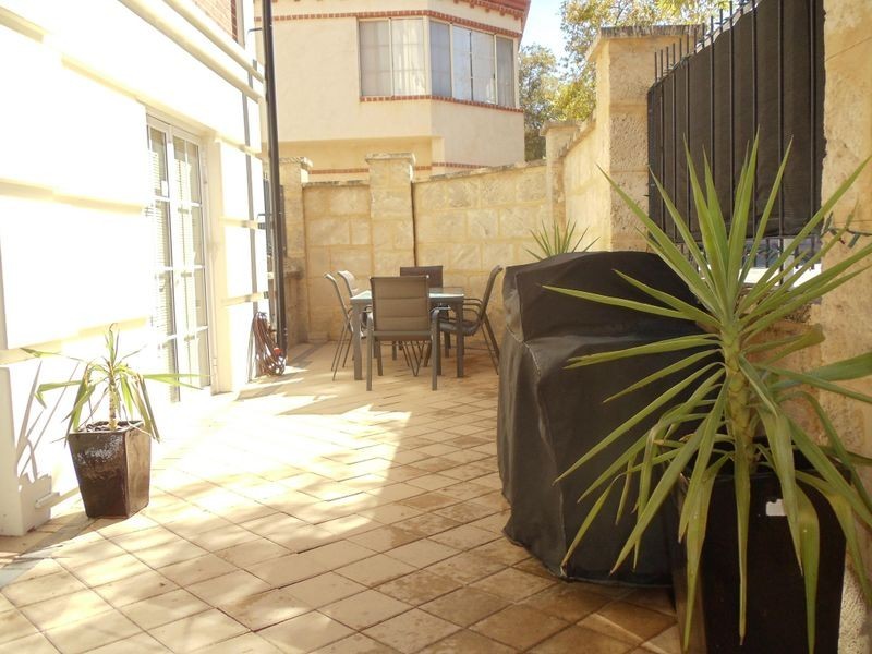 4/2 Henry Lawson Walk, East Perth WA 6004