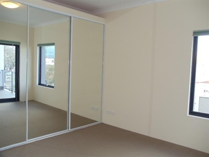 13/2 Pisconeri Street, Perth WA 6000