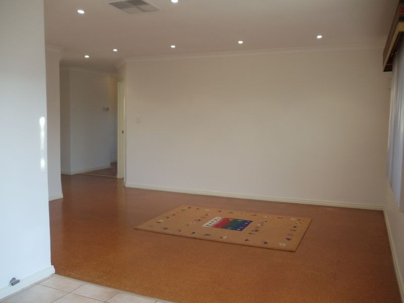 60 Hillcrest Road, Alexander Heights WA 6064