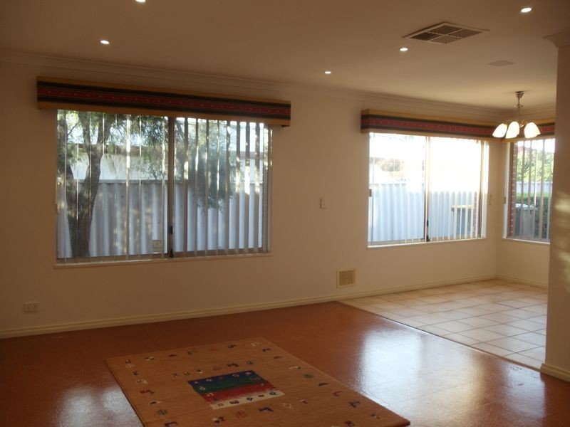 60 Hillcrest Road, Alexander Heights WA 6064