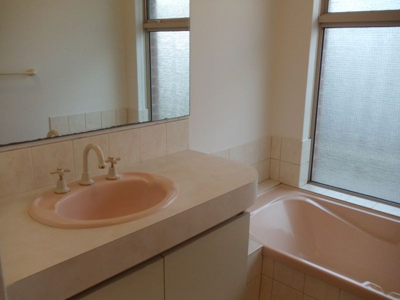 60 Hillcrest Road, Alexander Heights WA 6064