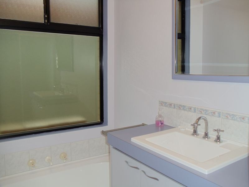 16 Shelduck Crescent, Beechboro WA 6063