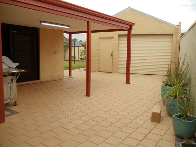 16 Shelduck Crescent, Beechboro WA 6063