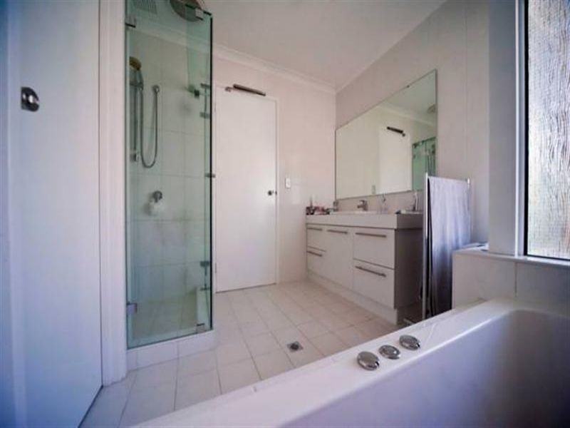 11 Josephine Way, Alexander Heights WA 6064