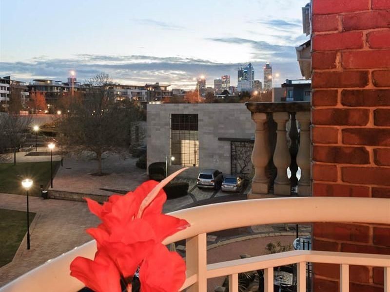 52 Henry Lawson Walk, East Perth WA 6004