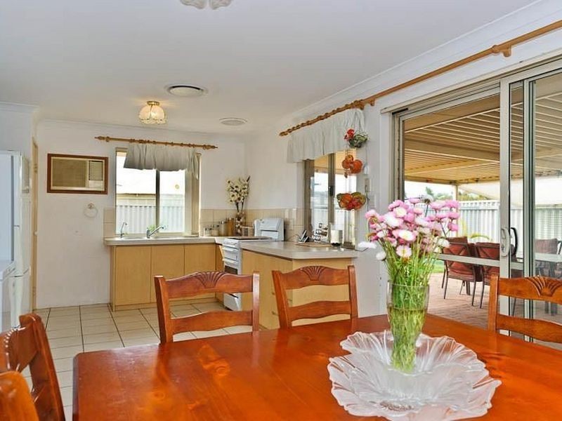 61 Frond Circuit, Banksia Grove WA 6031