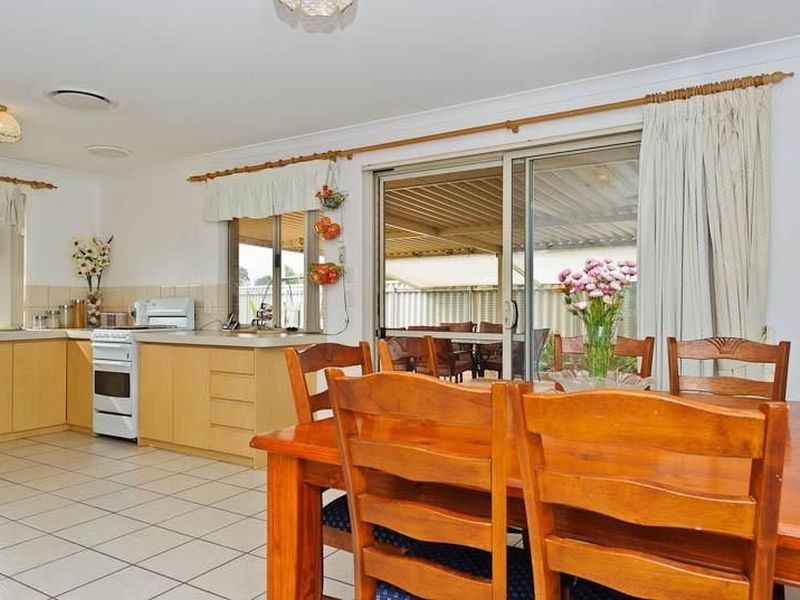 61 Frond Circuit, Banksia Grove WA 6031