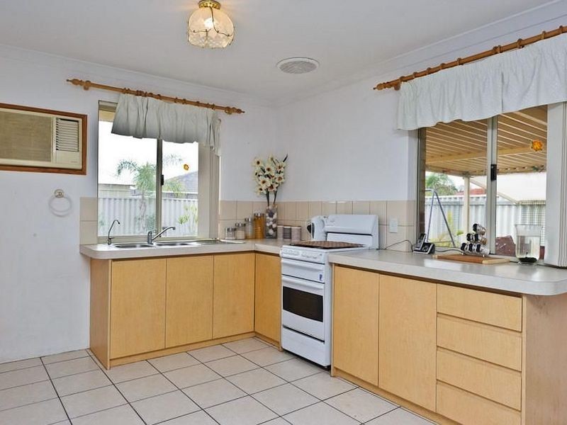 61 Frond Circuit, Banksia Grove WA 6031