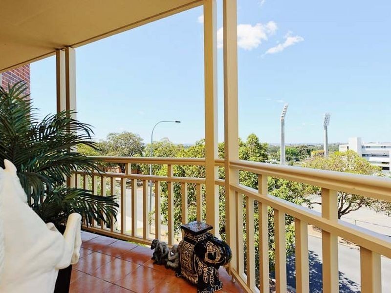 9/28 Waterloo Crescent, East Perth WA 6004
