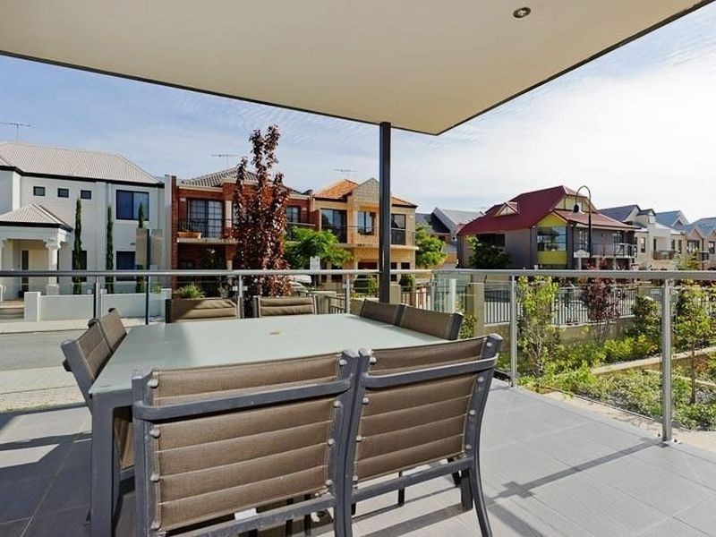 2/35 Tully Road, East Perth WA 6004