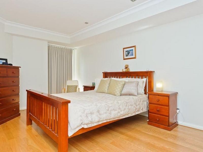 2/35 Tully Road, East Perth WA 6004