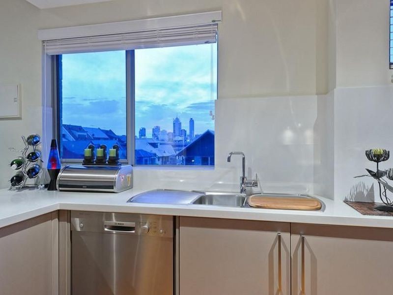 8/35 Tully Road, East Perth WA 6004