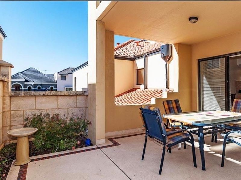 2/40 Victory Terrace, East Perth WA 6004