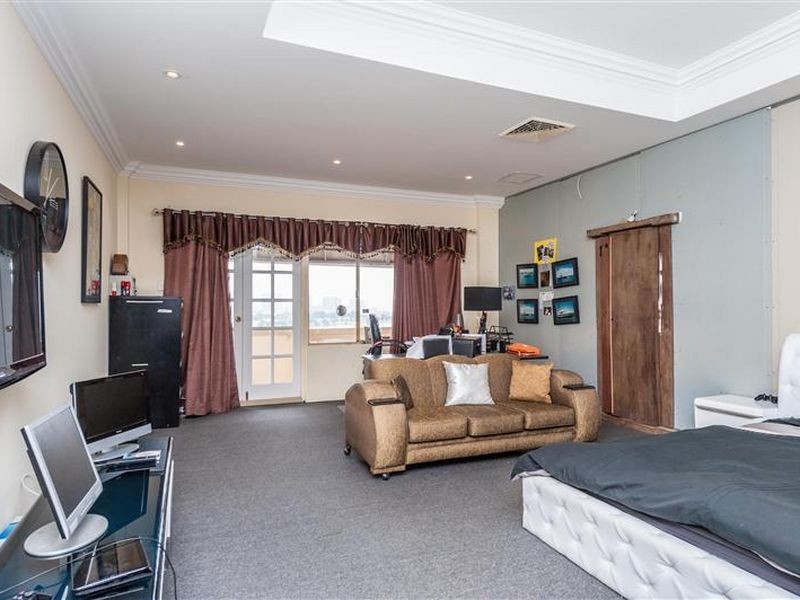 61/22 Nile Street, East Perth WA 6004