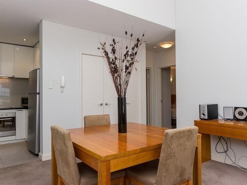 17/124 Mounts Bay Road, Perth WA 6000