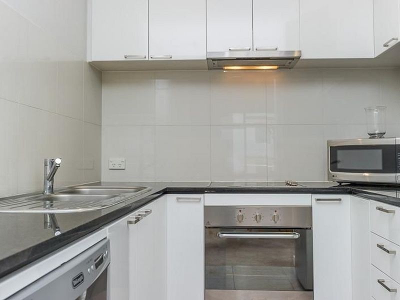 17/124 Mounts Bay Road, Perth WA 6000