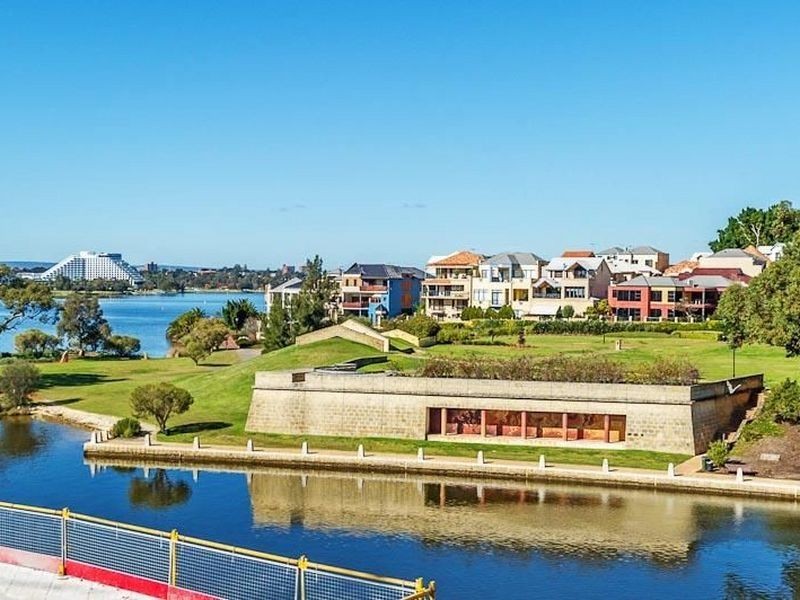 20/1 Henry Lawson Walk, East Perth WA 6004