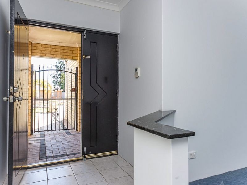 10 Beeston Crescent, Marangaroo WA 6064