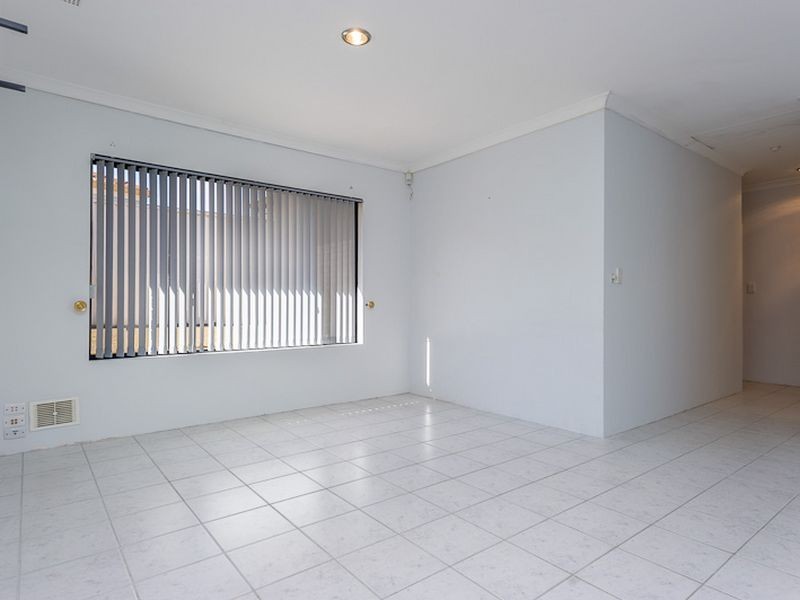 10 Beeston Crescent, Marangaroo WA 6064