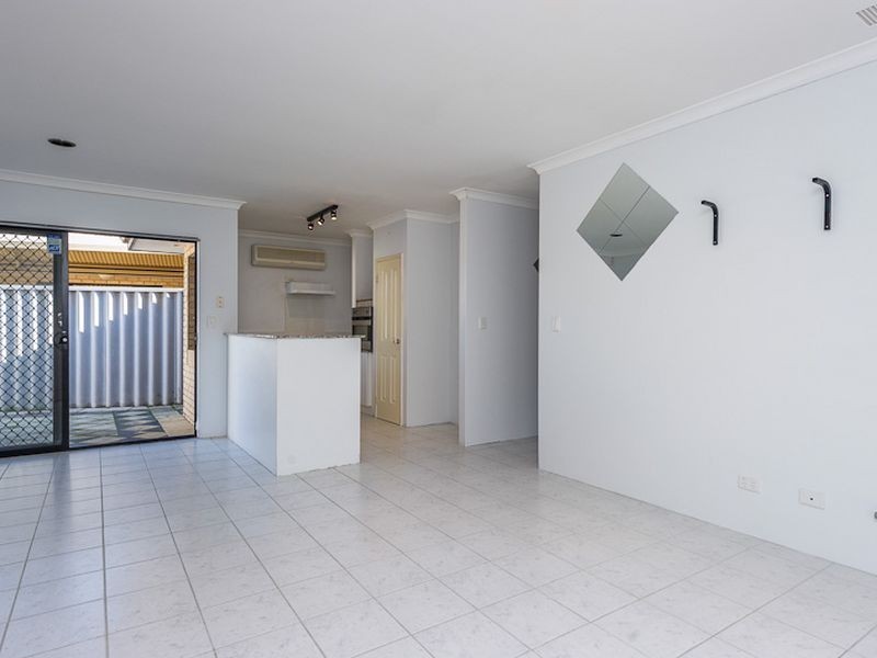 10 Beeston Crescent, Marangaroo WA 6064