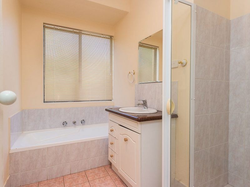10 Beeston Crescent, Marangaroo WA 6064