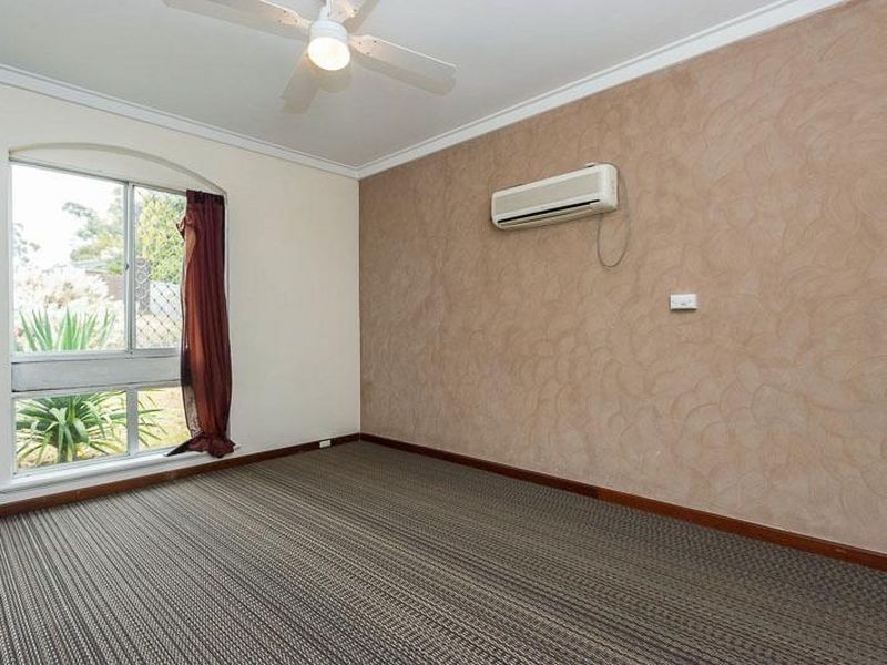 33 Denston Way, Girrawheen WA 6064