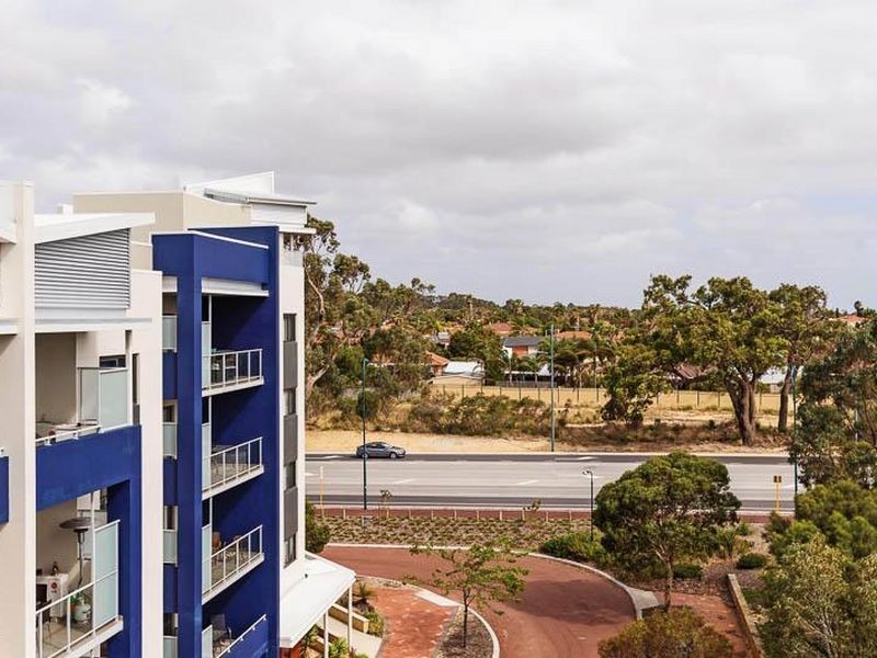 102/6 Walsh Loop, Joondalup WA 6027